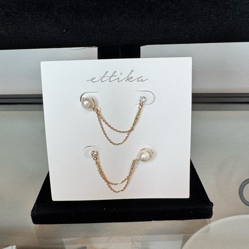 NWT Ettika Double Post Cultured Freshwater Pearl Crystal Draped Chain Earring - Picture 2 of 3
